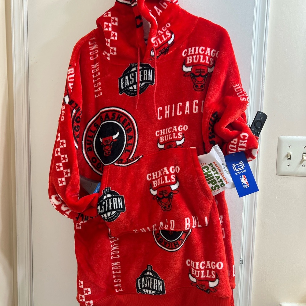 Official NBA Ultra Game Chicago Bulls Fleece Wearable Blanket Evie-Style-MooMoo